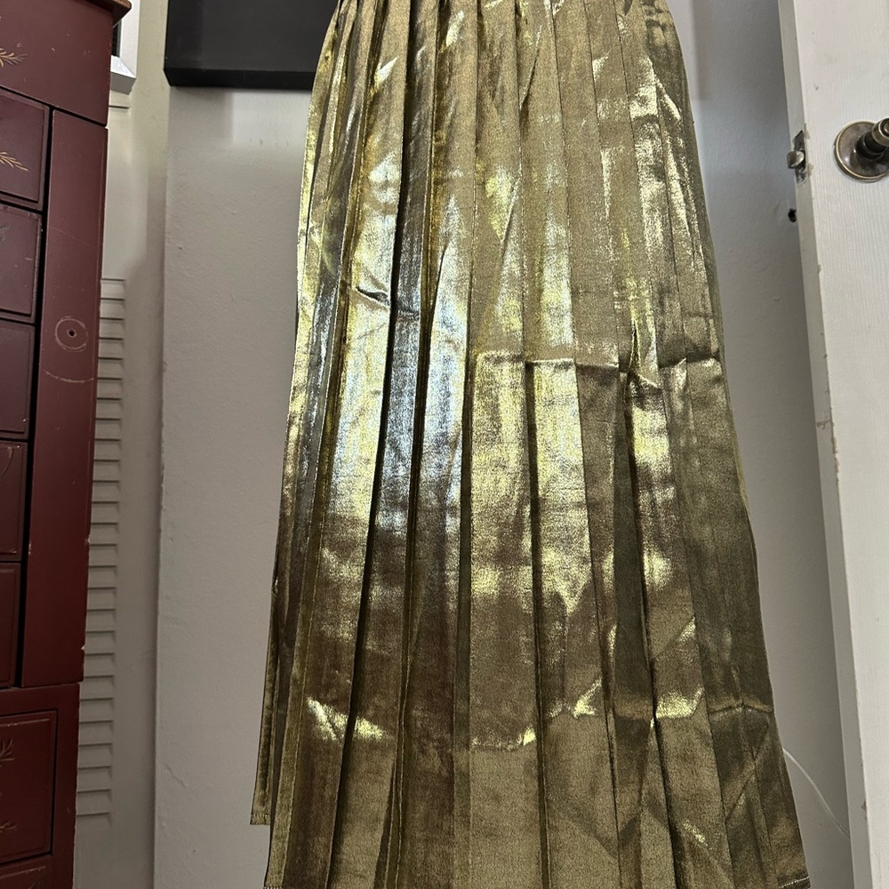 🆕Calligraphie Gold Metallic Pleated Skirt - Picture 6 of 16